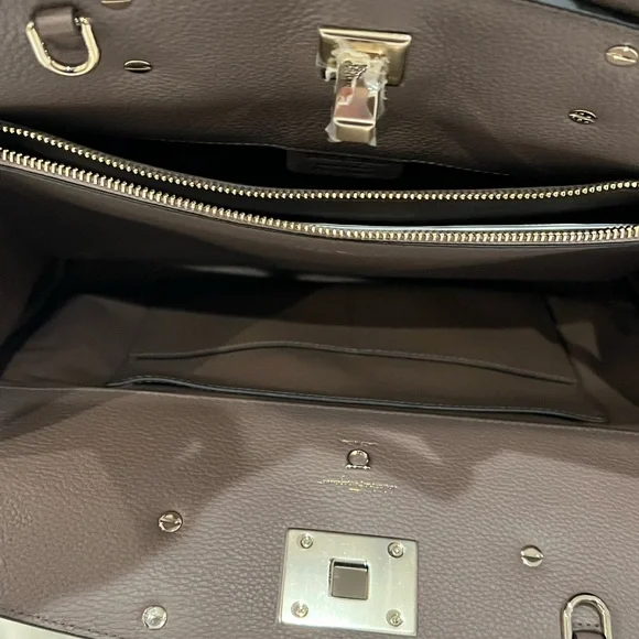 ⭐️NWT! Salvatore Ferragamo -The Studio Bag- Med/Org. Price $3,250 + tax - Picture 8 of 16